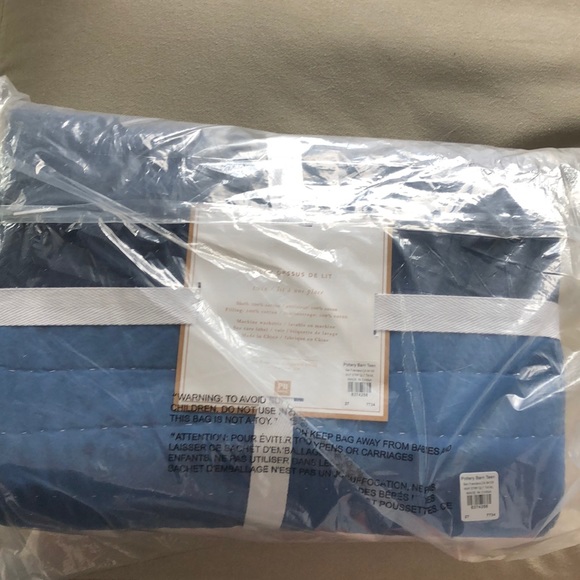 Pottery barn teen MVP striped quilt (twin) - Picture 4 of 4